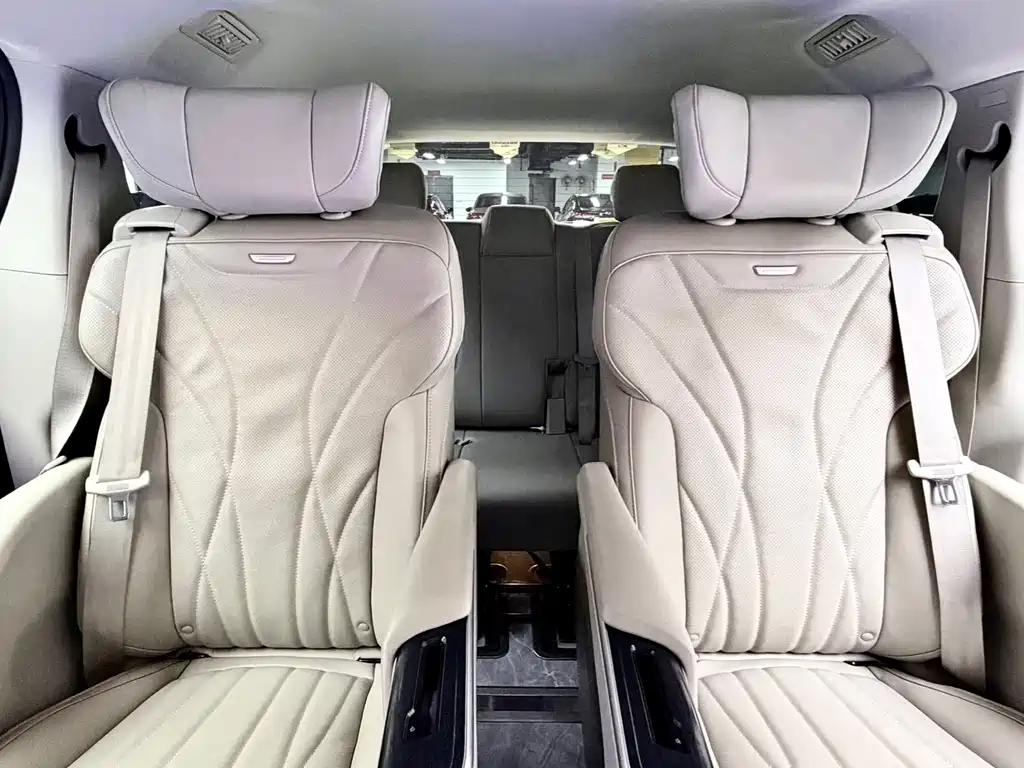 Buick GL8 2022 Luxury Edition with Wheelchair Access