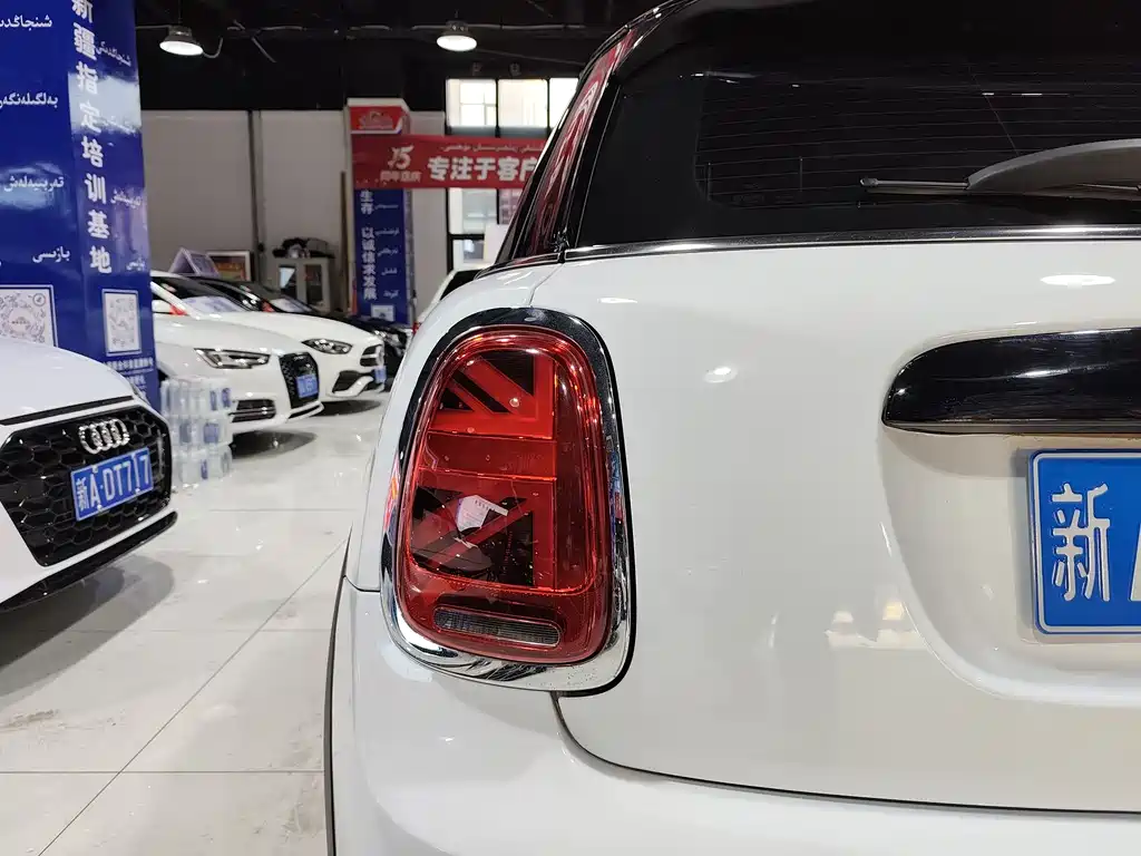 2022 MINI Cooper Artist 5-Door Edition