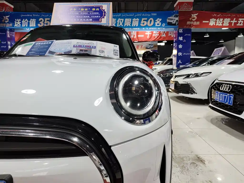 2022 MINI Cooper Artist 5-Door Edition