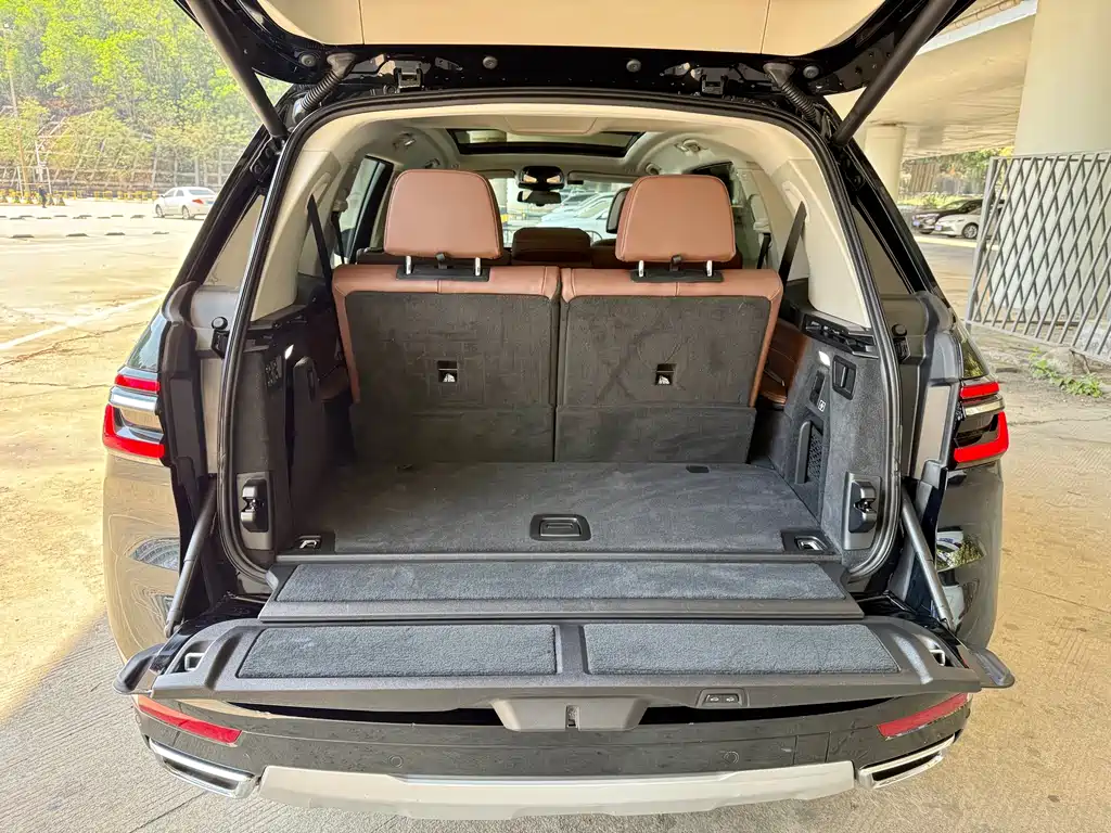 BMW X7 2023 xDrive40i Leading Luxury Package