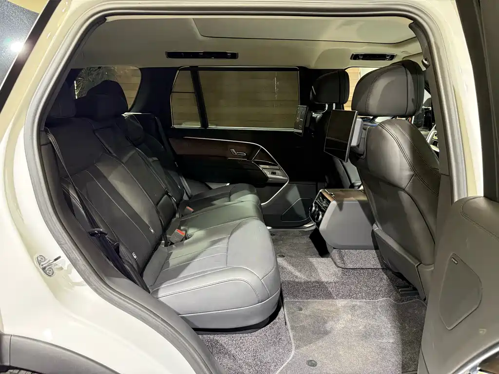 Range Rover 2024 Edition 3.0 L6 400PS Grand Extended Version