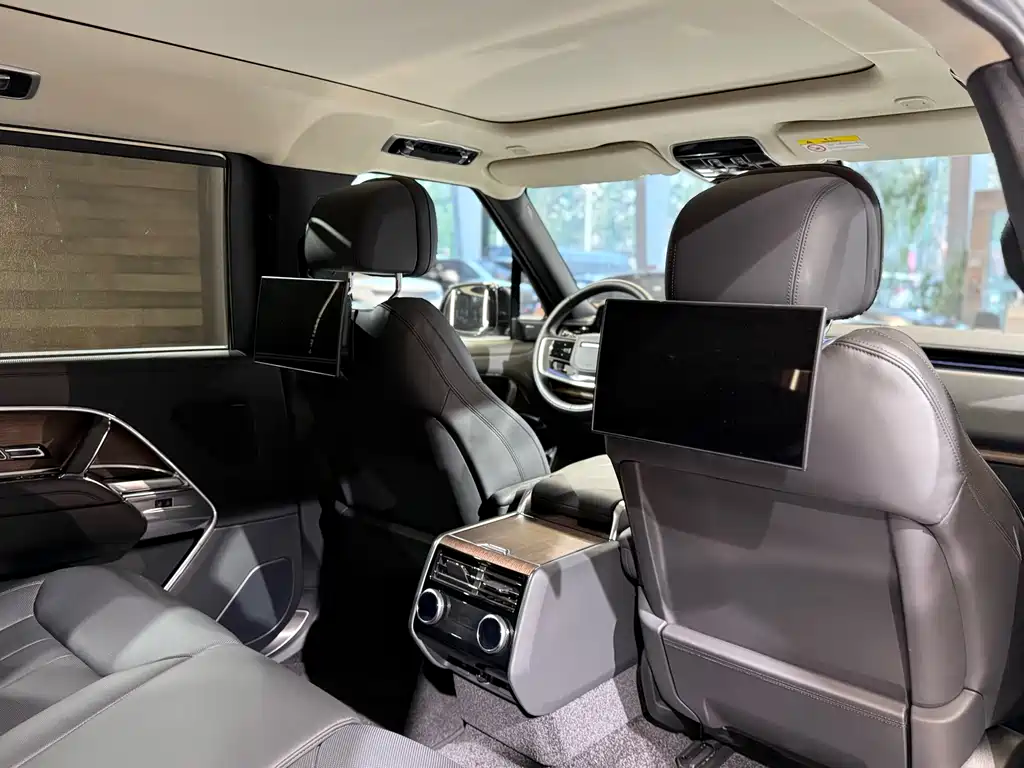 Range Rover 2024 Edition 3.0 L6 400PS Grand Extended Version