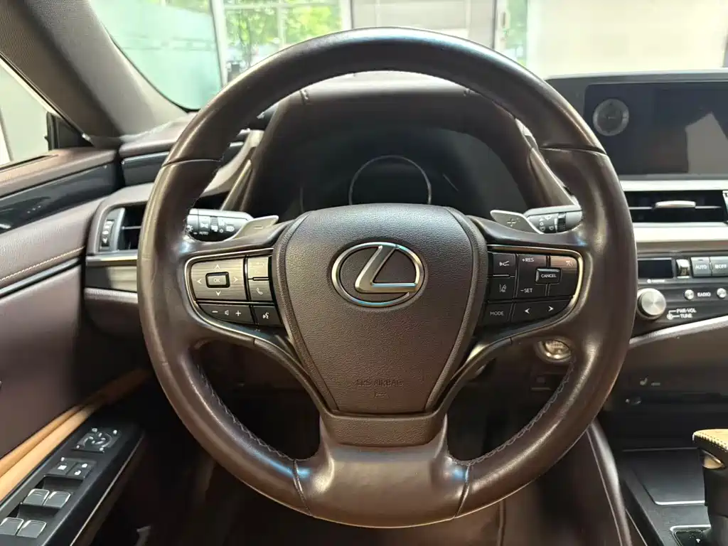 Lexus ES 2020 200 Excellence Edition