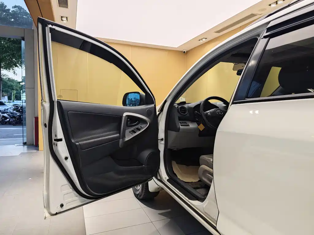 RAV4 2009 Luxury Automatic Edition