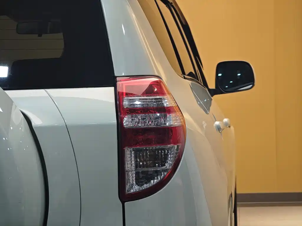 RAV4 2009 Luxury Automatic Edition