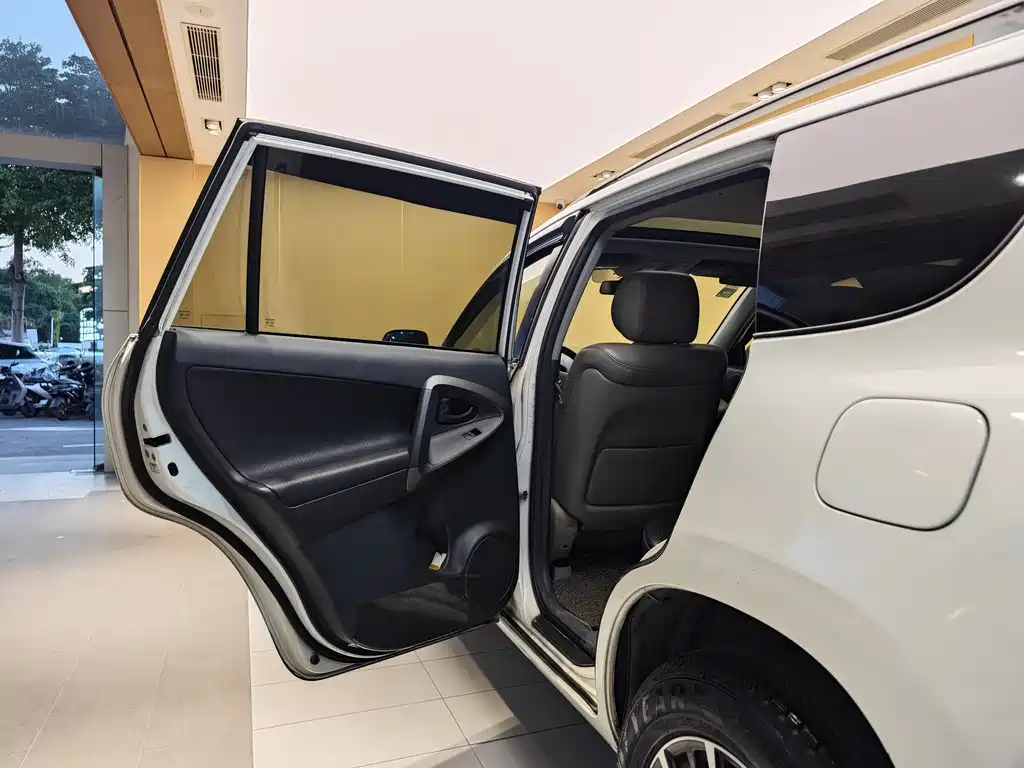 RAV4 2009 Luxury Automatic Edition