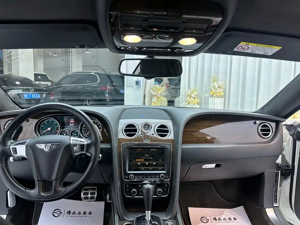 Audi A8 2017 model 4.0T GT V8 standard edition