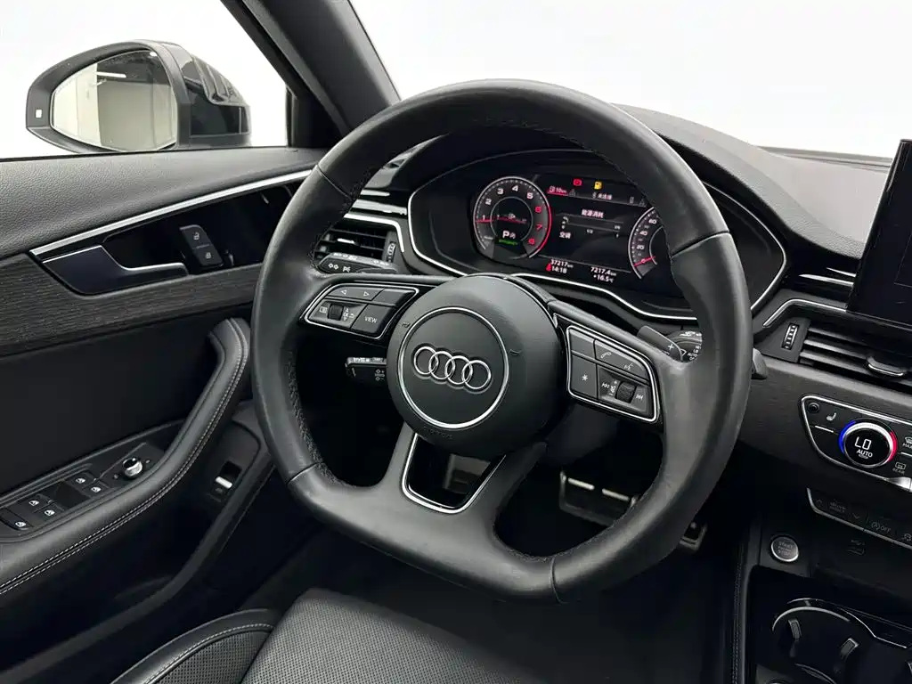 Audi A4L 2023 40 TFSI Luxury Dynamic Edition