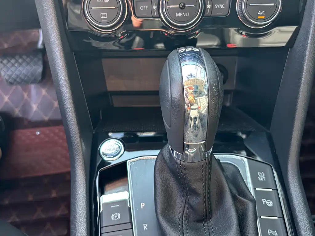 Tou岳 2020款 改款 330TSI 4x4 Flagship Edition Euro VI