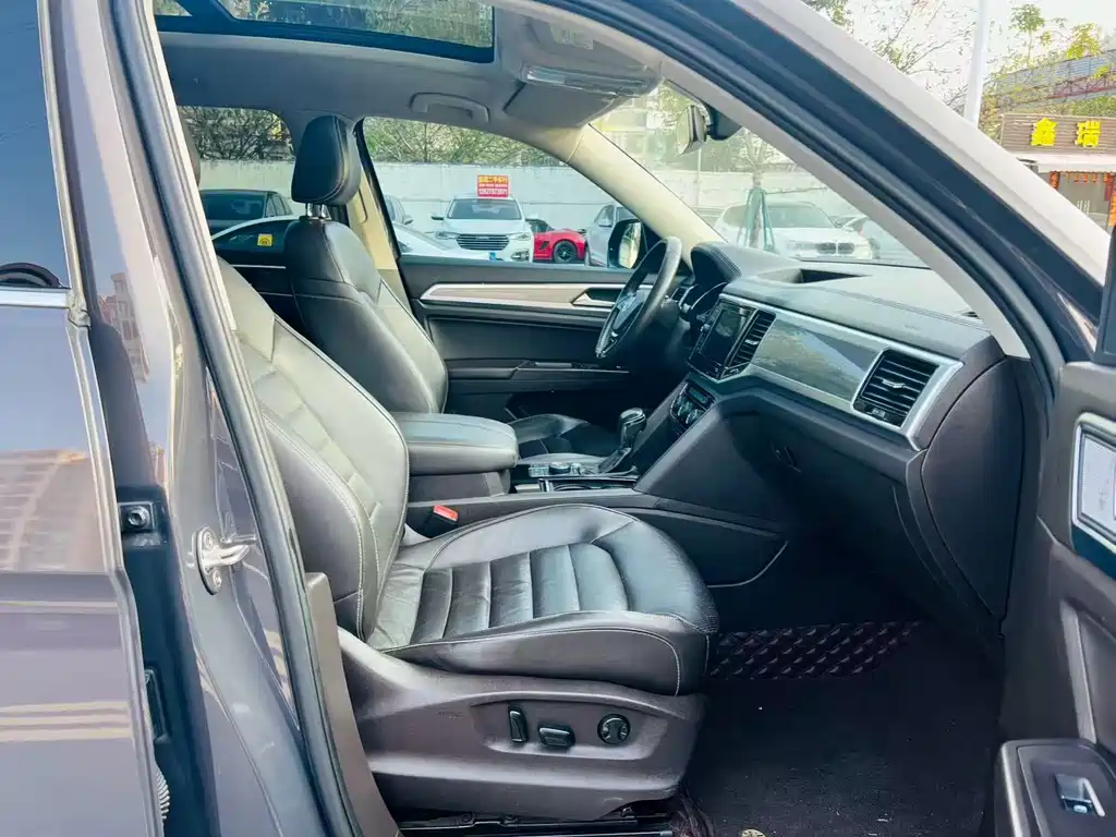 Tongyi Qianwen 2019 model 380TSI 4x4 luxury edition National VI