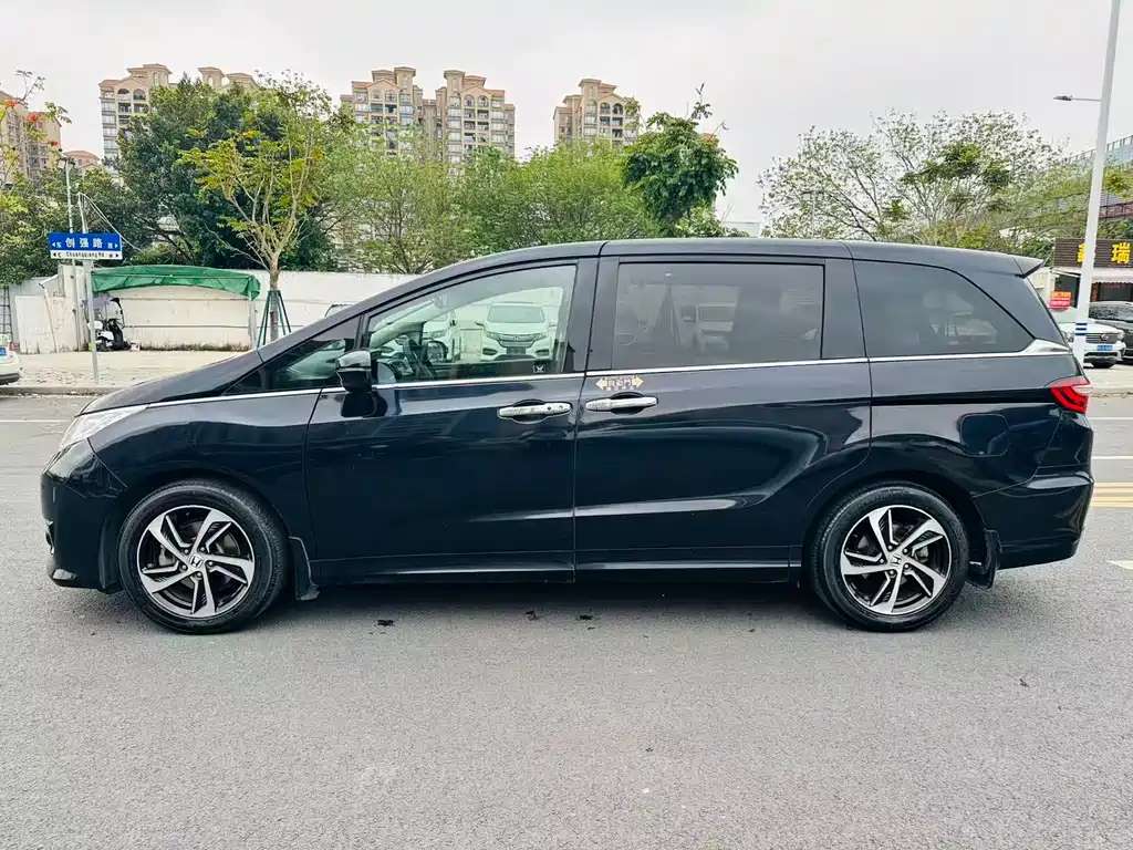 Odyssey 2015 model restyled 2.4L Grand Touring Edition