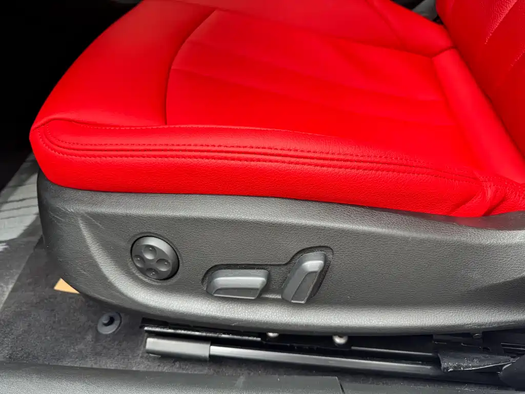Audi A4L 2019 40 TFSI进取型国V