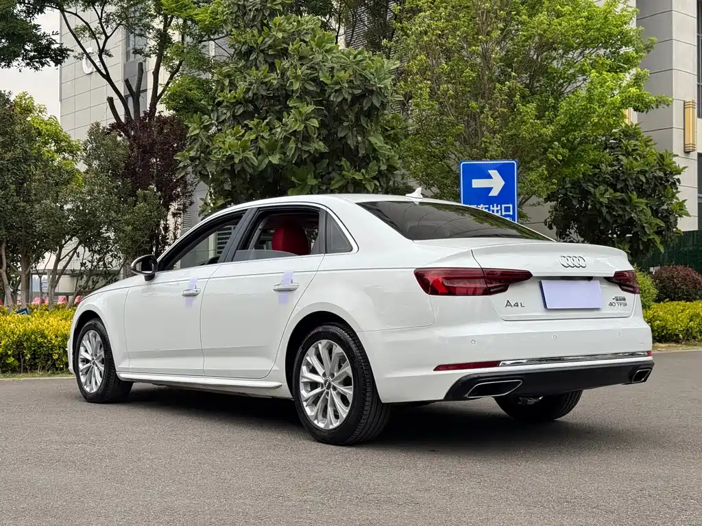 Audi A4L 2019 40 TFSI进取型国V
