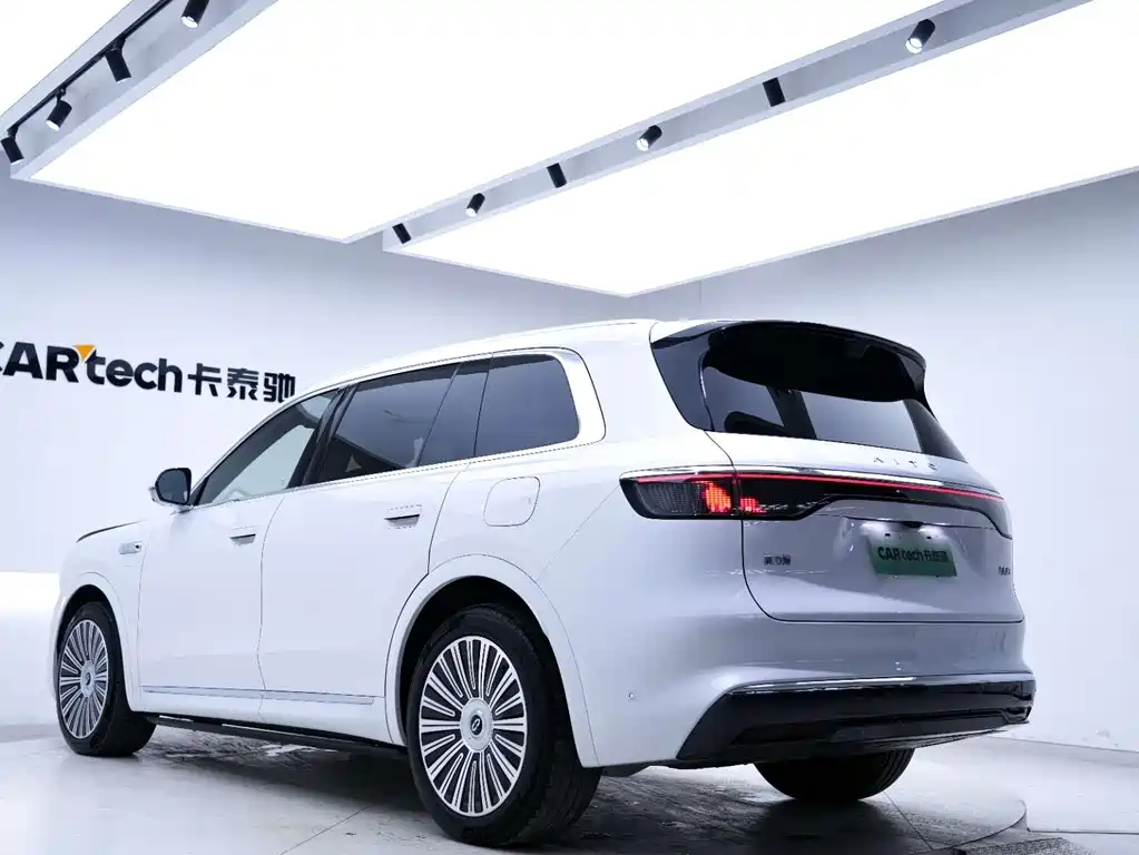 SUV M8 2025 Edition Range-Extended Ultra Version 53.4kWh 5-Seat Version (192-line LiDAR)