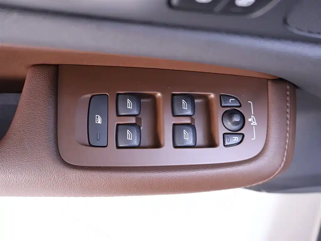 Volvo S60 2023 B4 Intelligent Luxury Edition