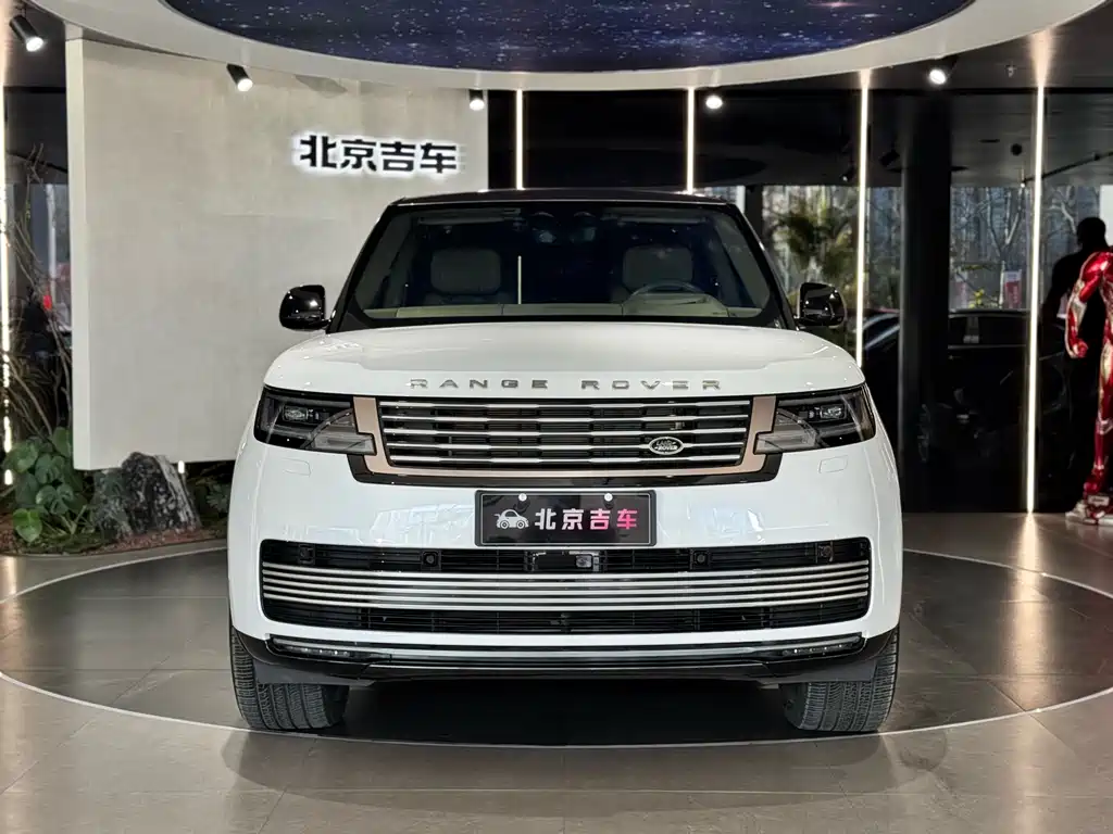 Range Rover 2024 3.0 L6 400PS SV尊荣创世加长版 4座