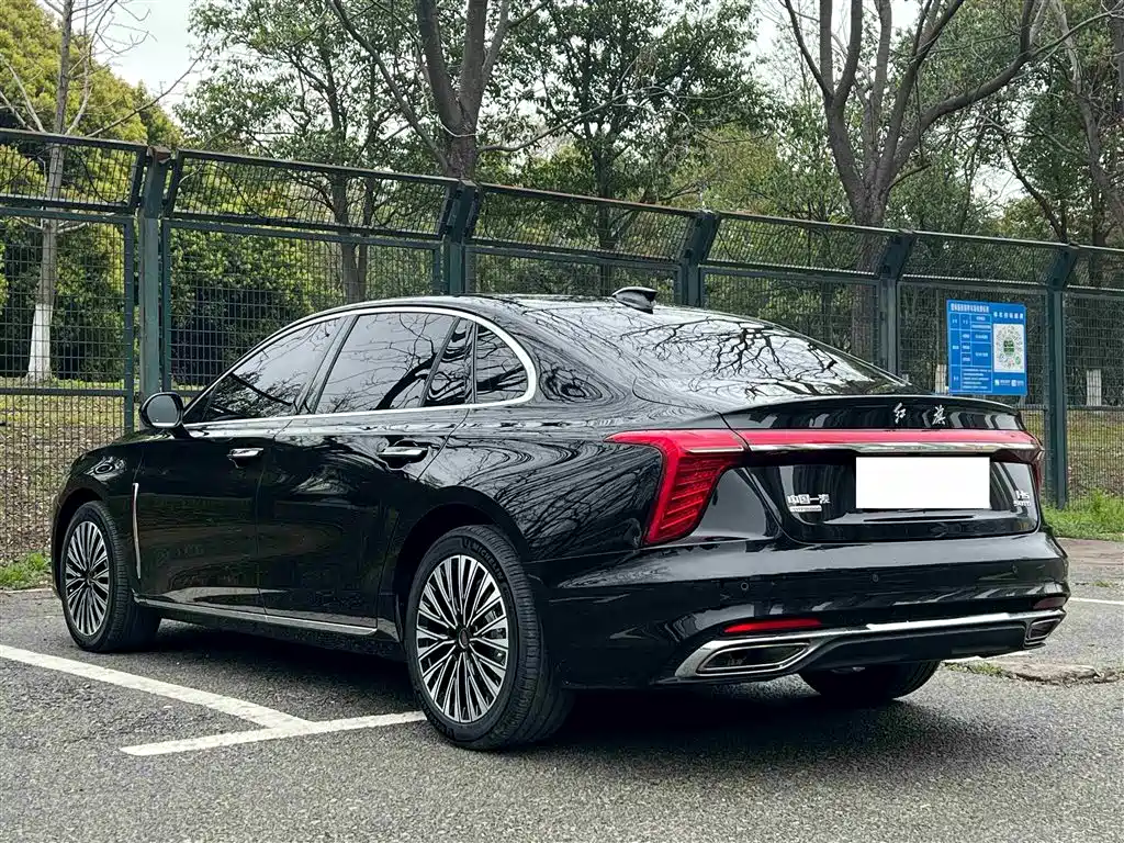 Hongqi H5 2025 Model 2.0T Automatic Qi Chang Edition