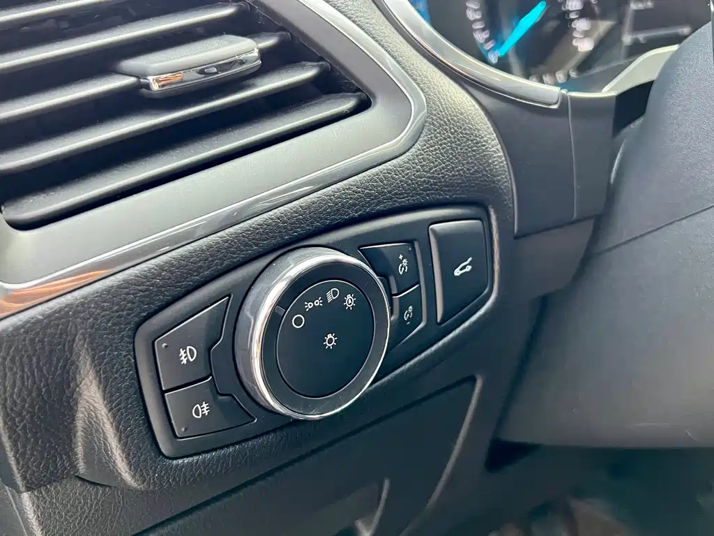 Ford Edge 2018 EcoBoost 245 2WD Luxury 7-seater National VI