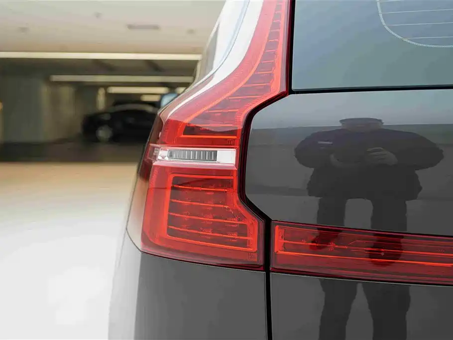 Volvo XC60 2023 B5 AWD Intelligent Distance Luxury Edition