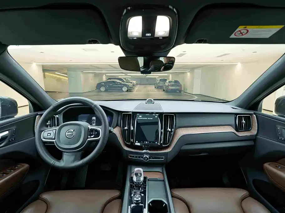 Volvo XC60 2023 B5 AWD Intelligent Distance Luxury Edition