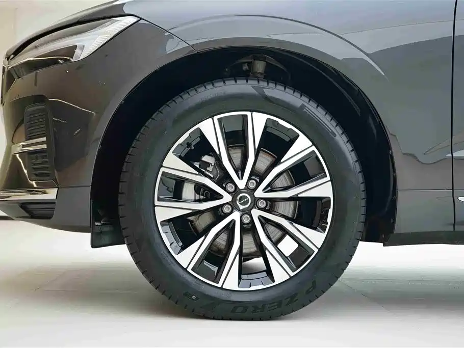 Volvo XC60 2023 B5 AWD Intelligent Distance Luxury Edition