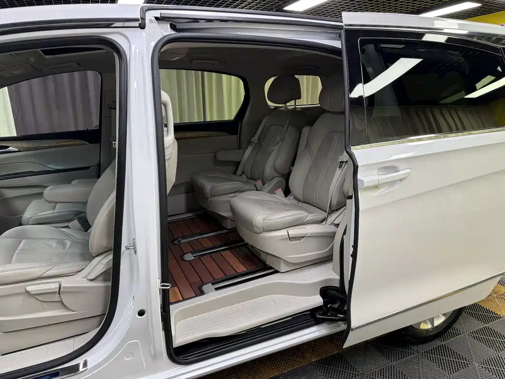 Buick GL8 2017 ES 28T Comfort Edition National V