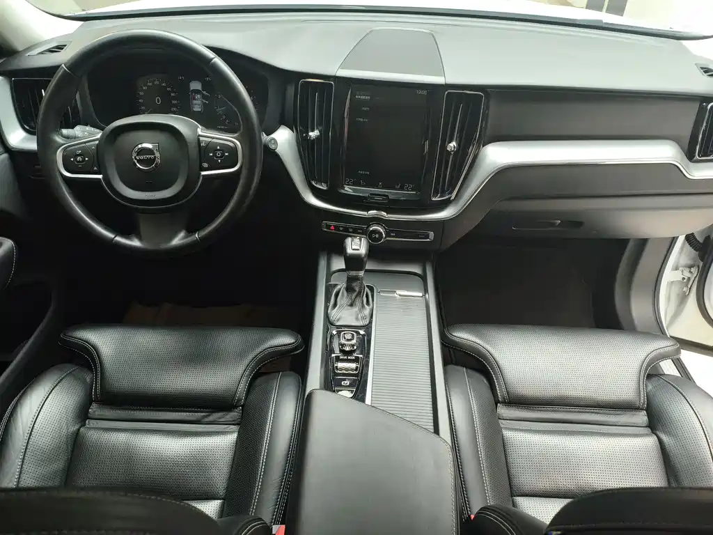 Volvo XC60 2019 T5 AWD Smart Vision Edition National V
