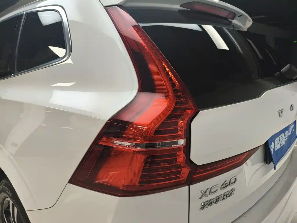 Volvo XC60 2019 T5 AWD Smart Vision Edition National V