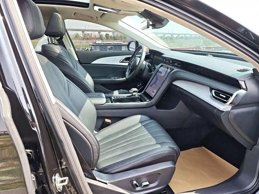 Hongqi H5 2024 Model 2.0T Automatic Smart Link Qi Chang Edition