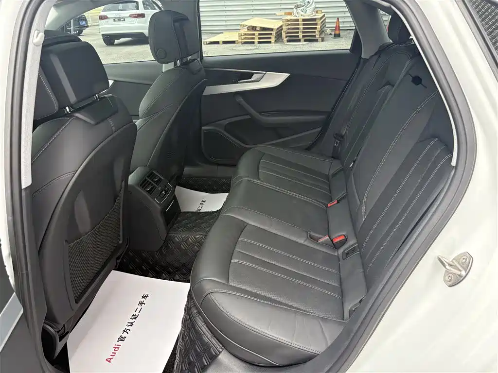 Audi A4L 2020 40 TFSI Luxury Dynamic Edition