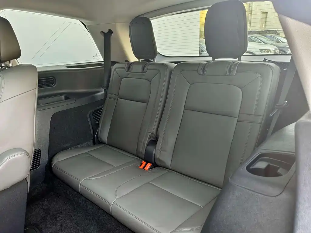 Flight 2024 3.0T V6 AWD Elegant Edition Six-Seater