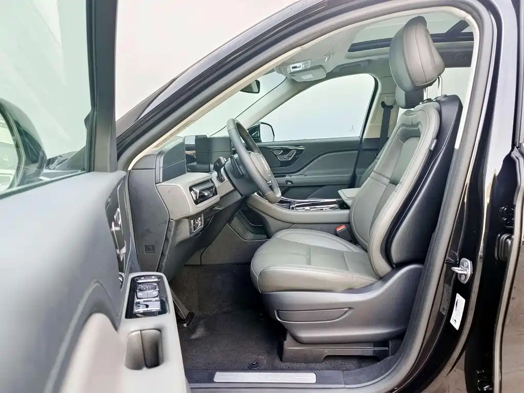 Flight 2024 3.0T V6 AWD Elegant Edition Six-Seater