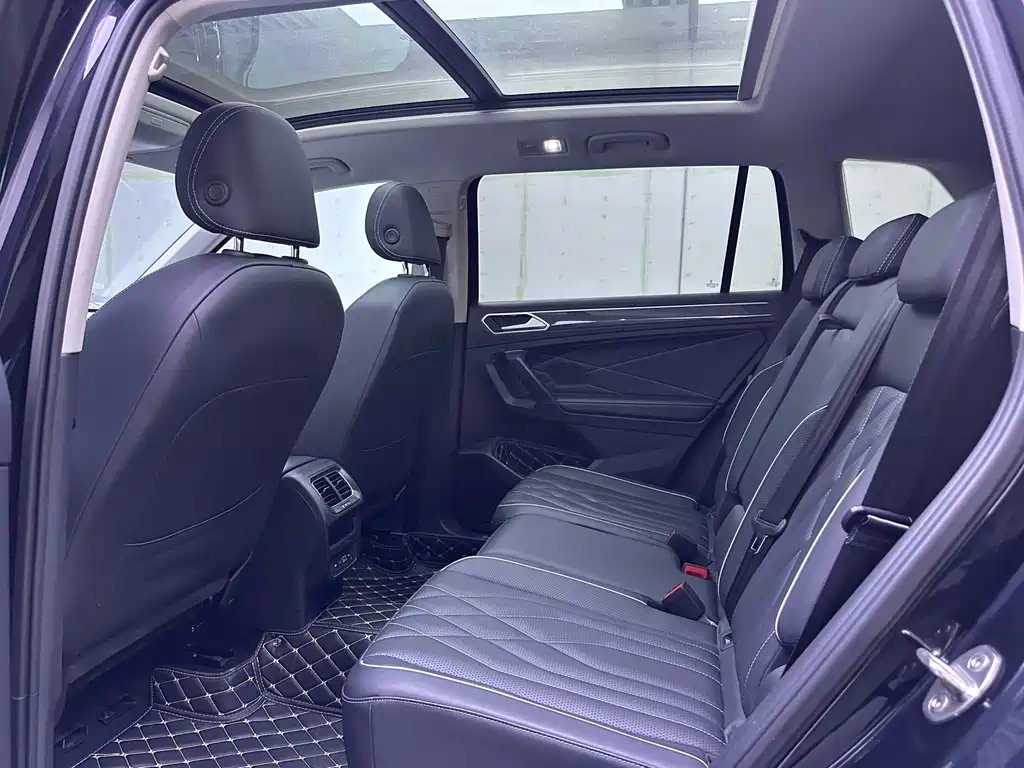 Tiguan L 2024 330 TSI Automatic Two-Wheel Drive R-Line Enjoyment Edition