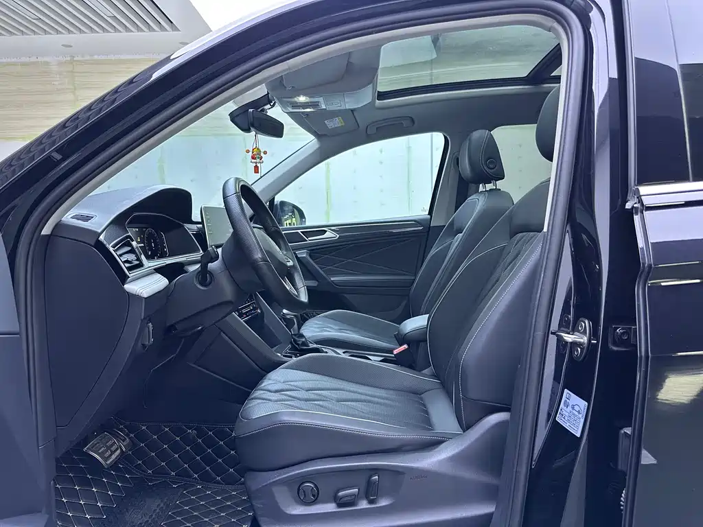 Tiguan L 2024 330 TSI Automatic Two-Wheel Drive R-Line Enjoyment Edition