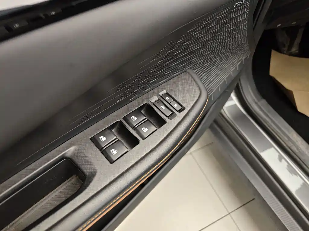 Changan UNI-V 2022 Model 1.5T Smart Navigation Edition