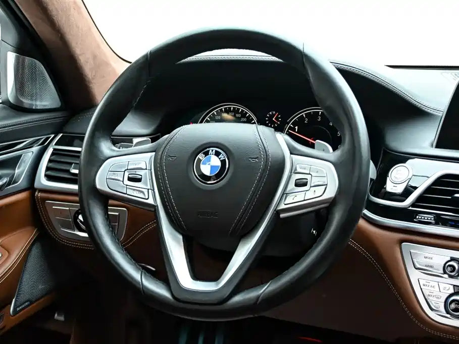 BMW 7 Series 2018 740Li xDrive Luxury Edition M Sport Package
