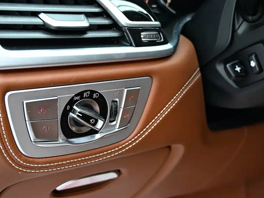 BMW 7 Series 2018 740Li xDrive Luxury Edition M Sport Package