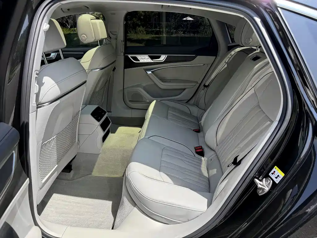 Audi A6L 2022 55 TFSI quattro Flagship Edition