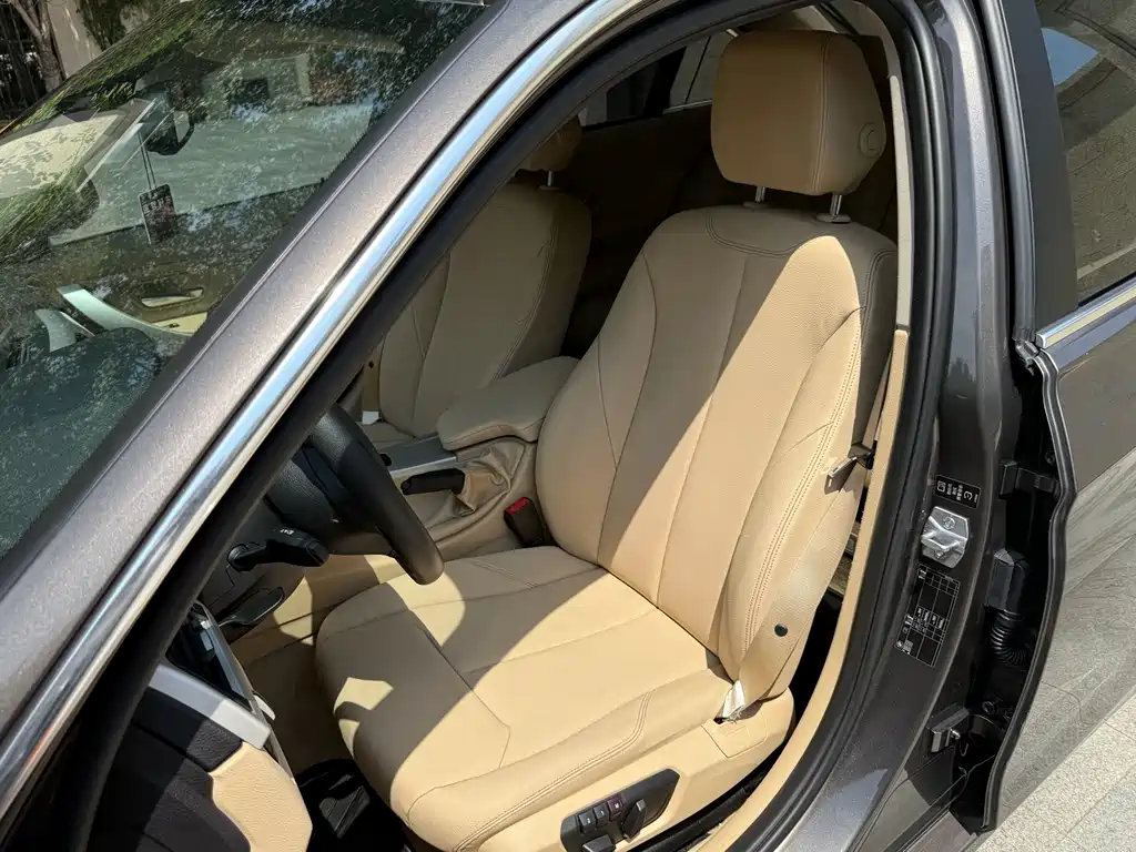 BMW 3 Series 2013 model 320Li manual version