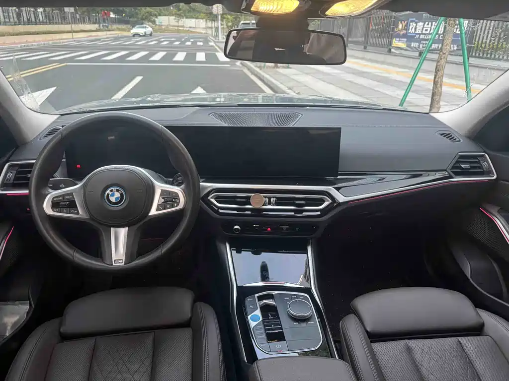 BMW i3 2022 eDrive 35 L
