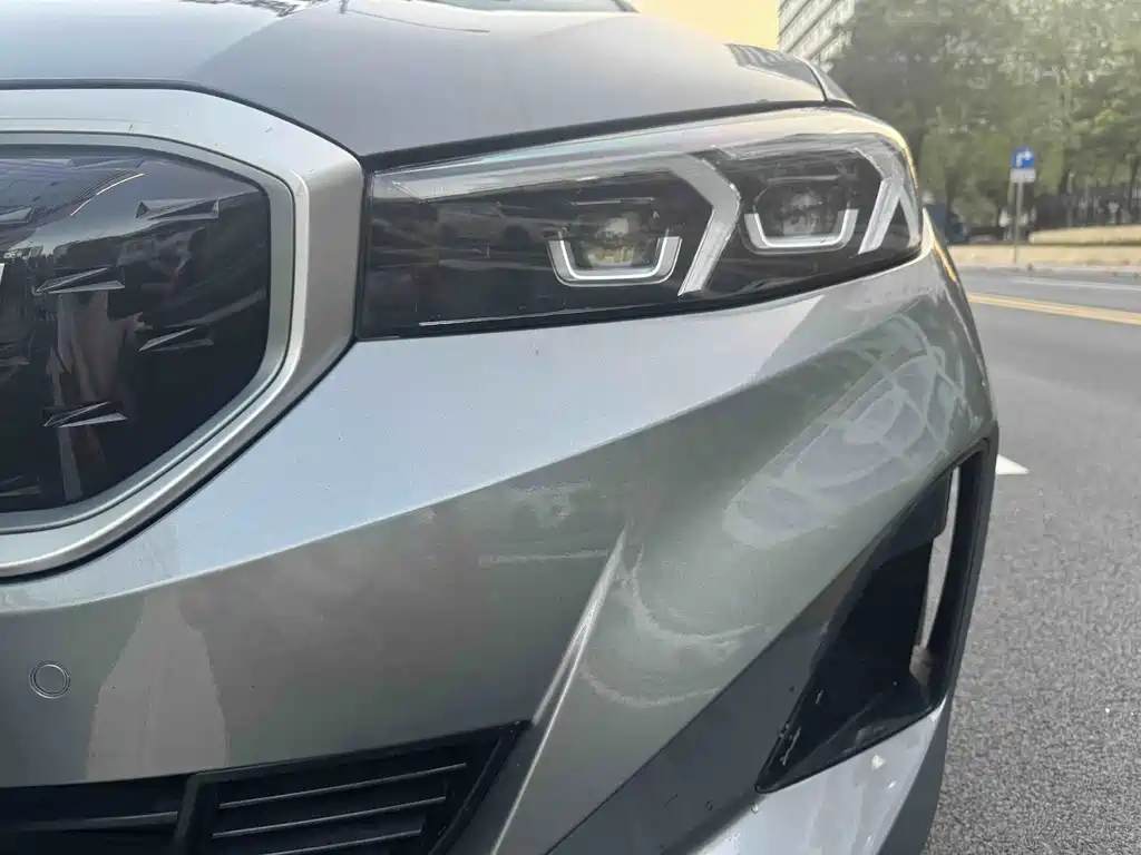BMW i3 2022 eDrive 35 L