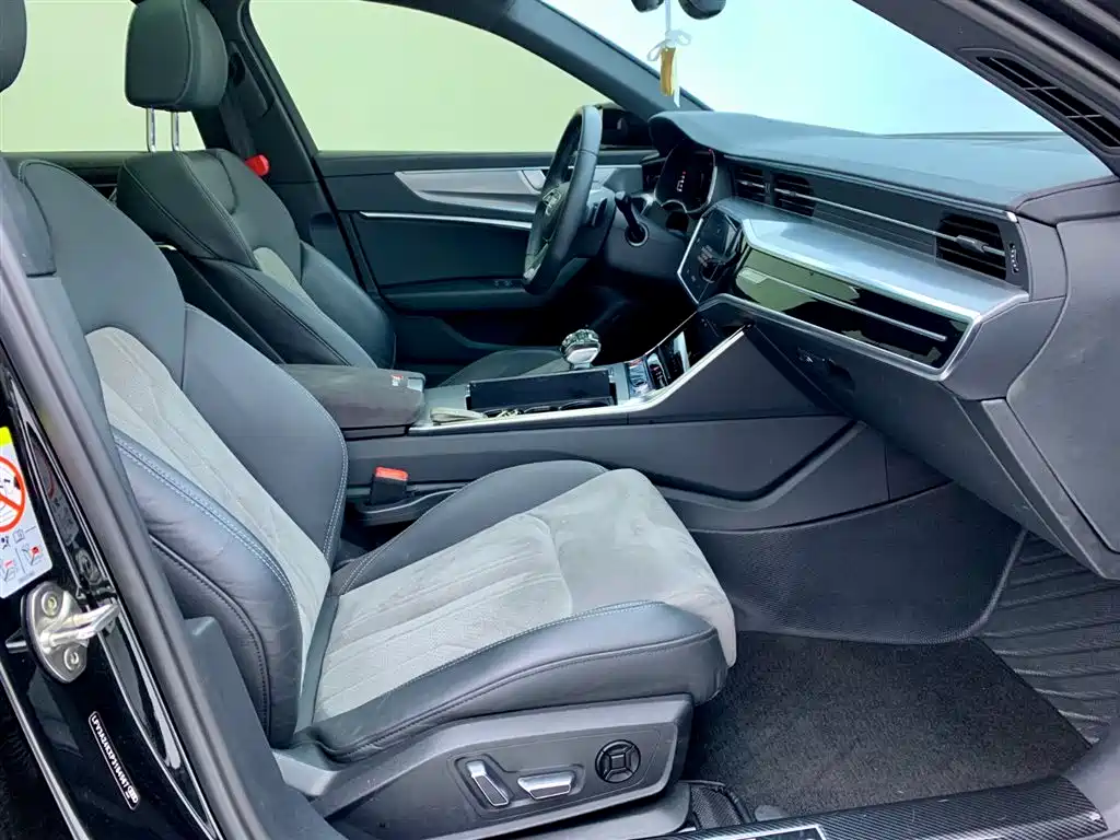Audi A6L 2024 40 TFSI Luxury Dynamic Edition