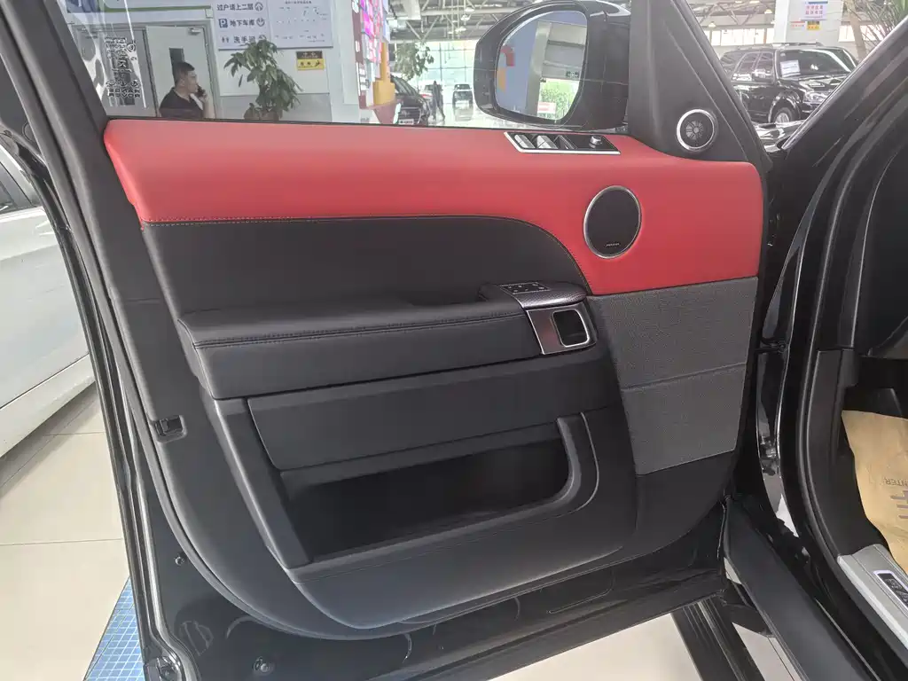 Range Rover Sport 2021 3.0 L6曜黑版