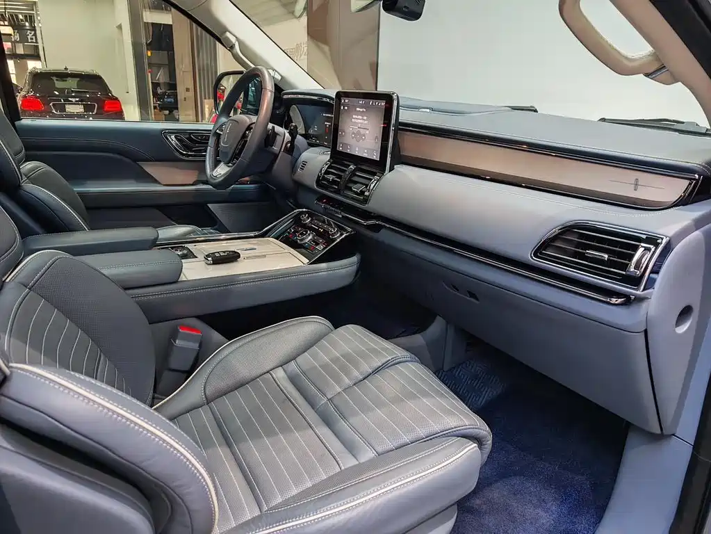 Navigator 2020 3.5T Long Axle Presidential Edition