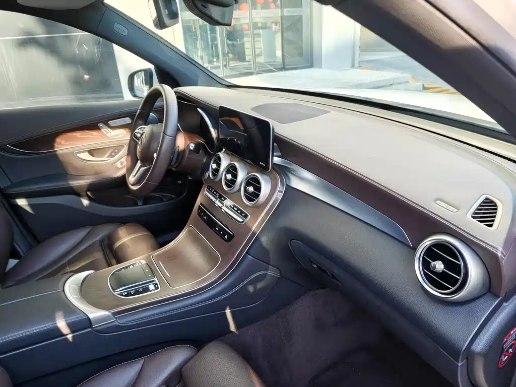 Mercedes GLC 2020 260 L 4MATIC Luxury Edition