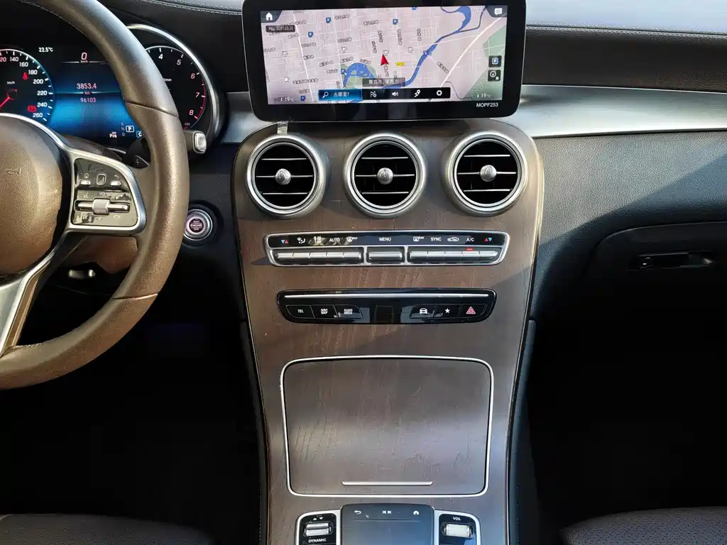Mercedes GLC 2020 260 L 4MATIC Luxury Edition