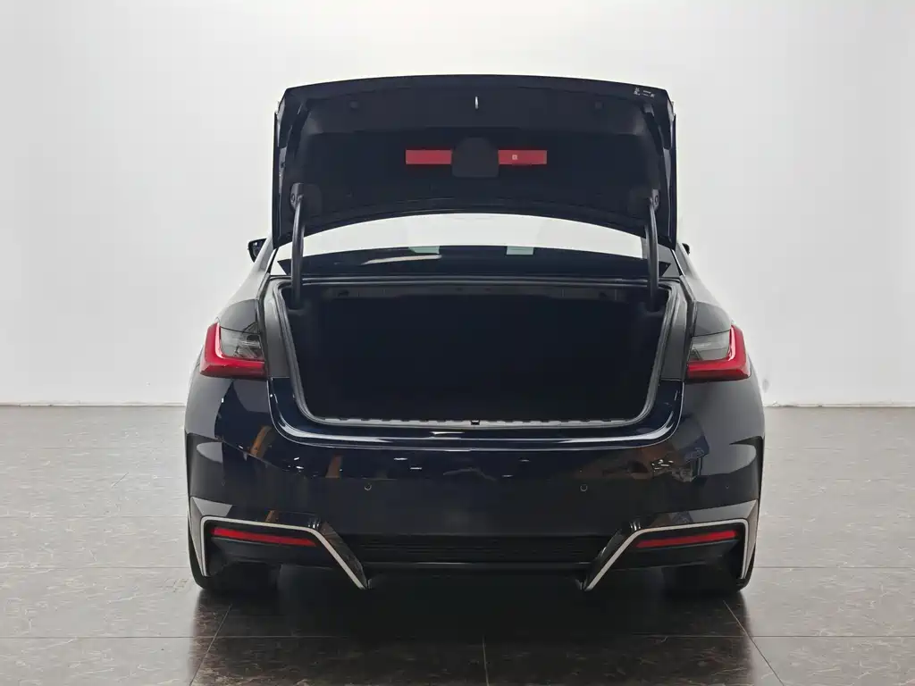 BMW i3 2024 eDrive 40 L Nightshade Edition