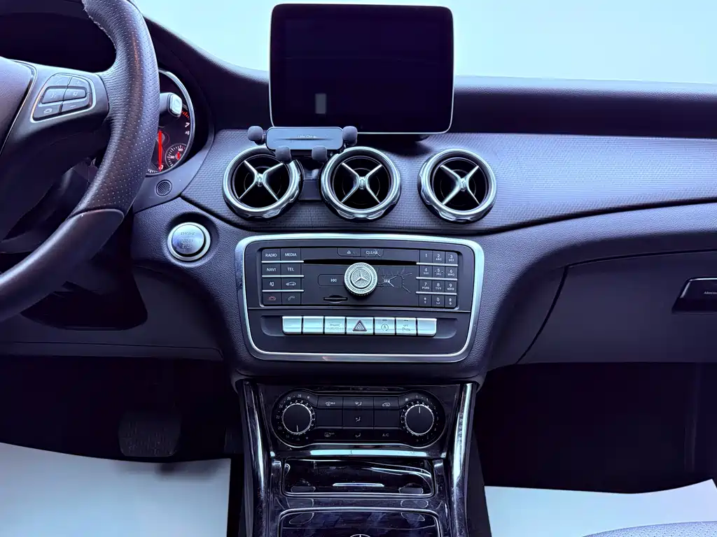 Mercedes-Benz GLA 2018 GLA 200 Sport Line