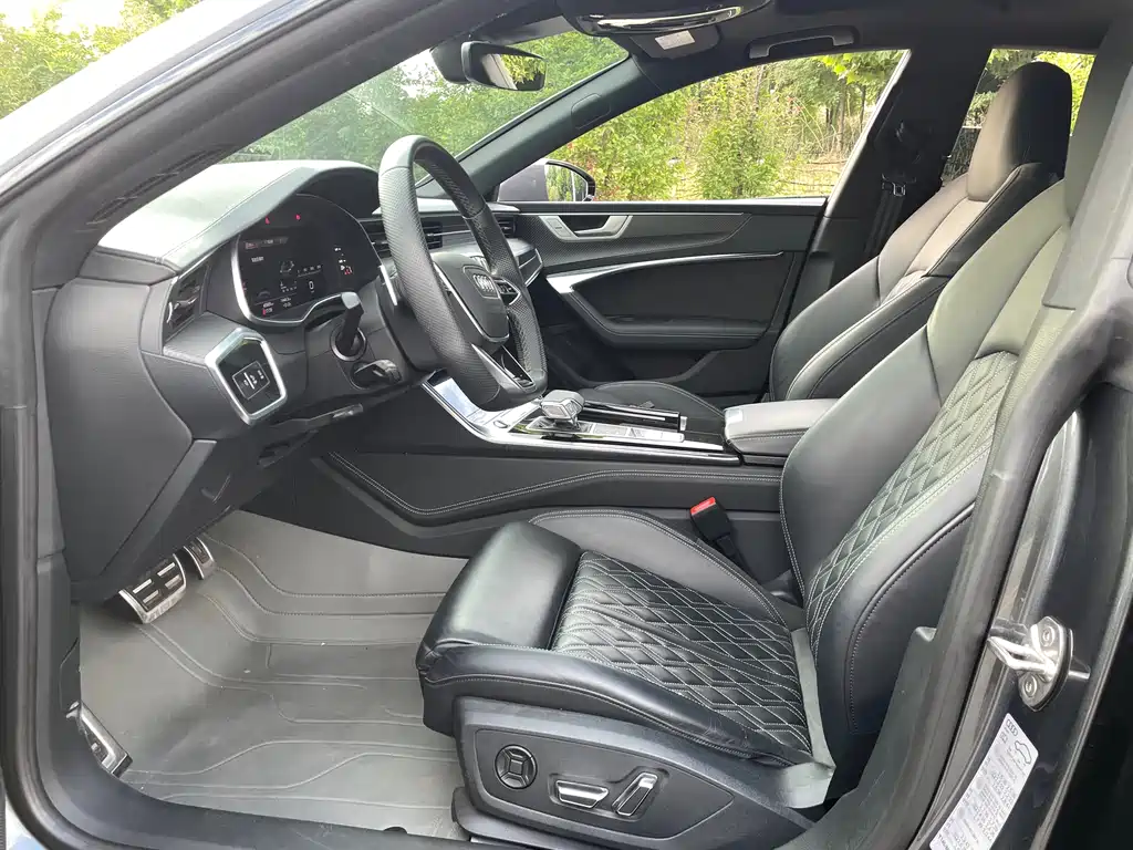 Audi A7 2023 55 TFSI quattro Premium trim
