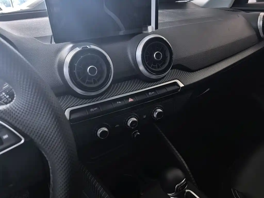Audi Q2L 2025 35TFSI Progressive Dynamic Edition